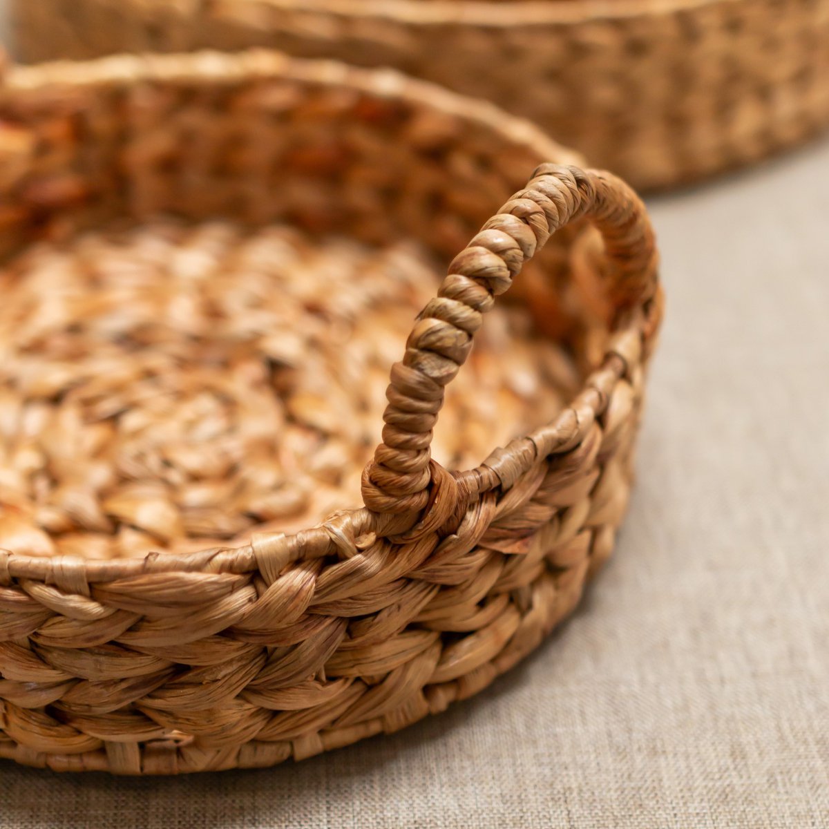 Decorative tray MATAHARI made of water hyacinth (3 sizes)