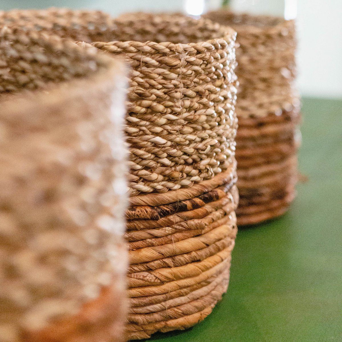 Small Seagrass Basket BHINNEKA (two-tone) | Plant Basket | Small Storage Basket | Woven Boho Basket | Planter | Decorative Basket | Round Flower Basket