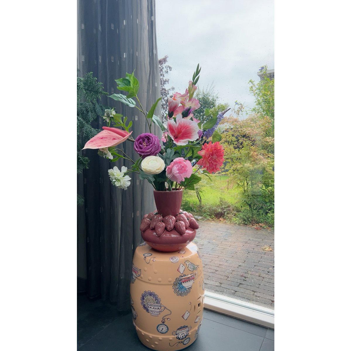 Zijden Bloemen met Strawberry Juice Vase H:23cm