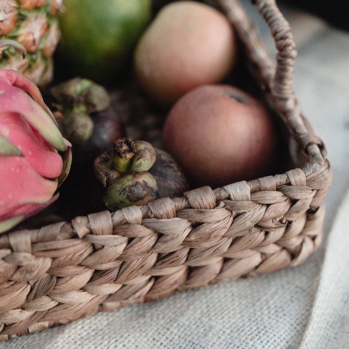 BESAKIH water hyacinth tray (3 sizes)