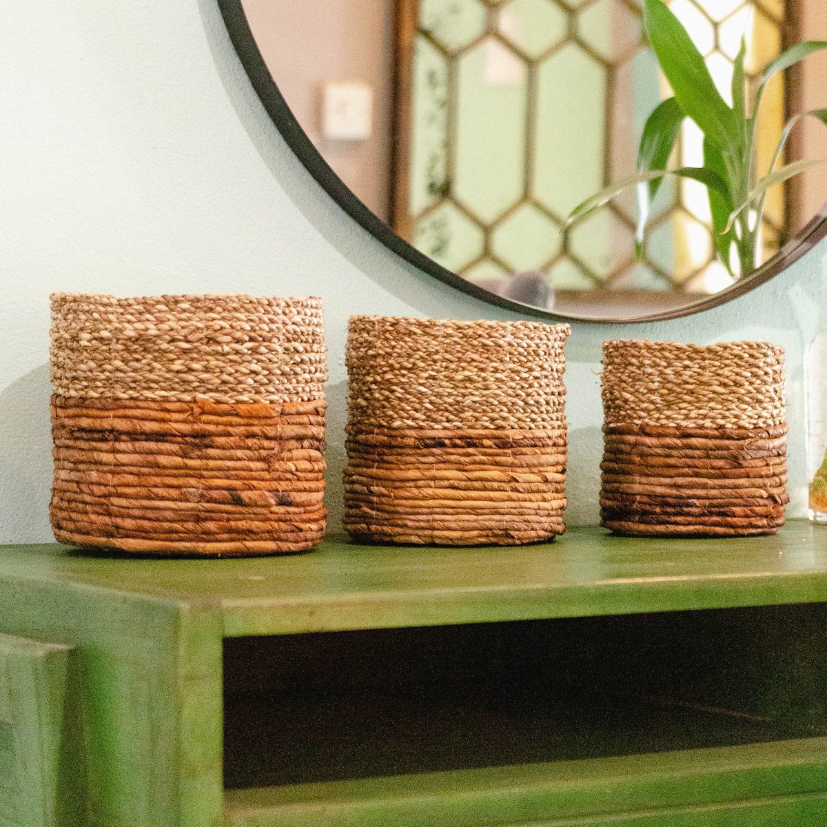 Small Seagrass Basket BHINNEKA (two-tone) | Plant Basket | Small Storage Basket | Woven Boho Basket | Planter | Decorative Basket | Round Flower Basket