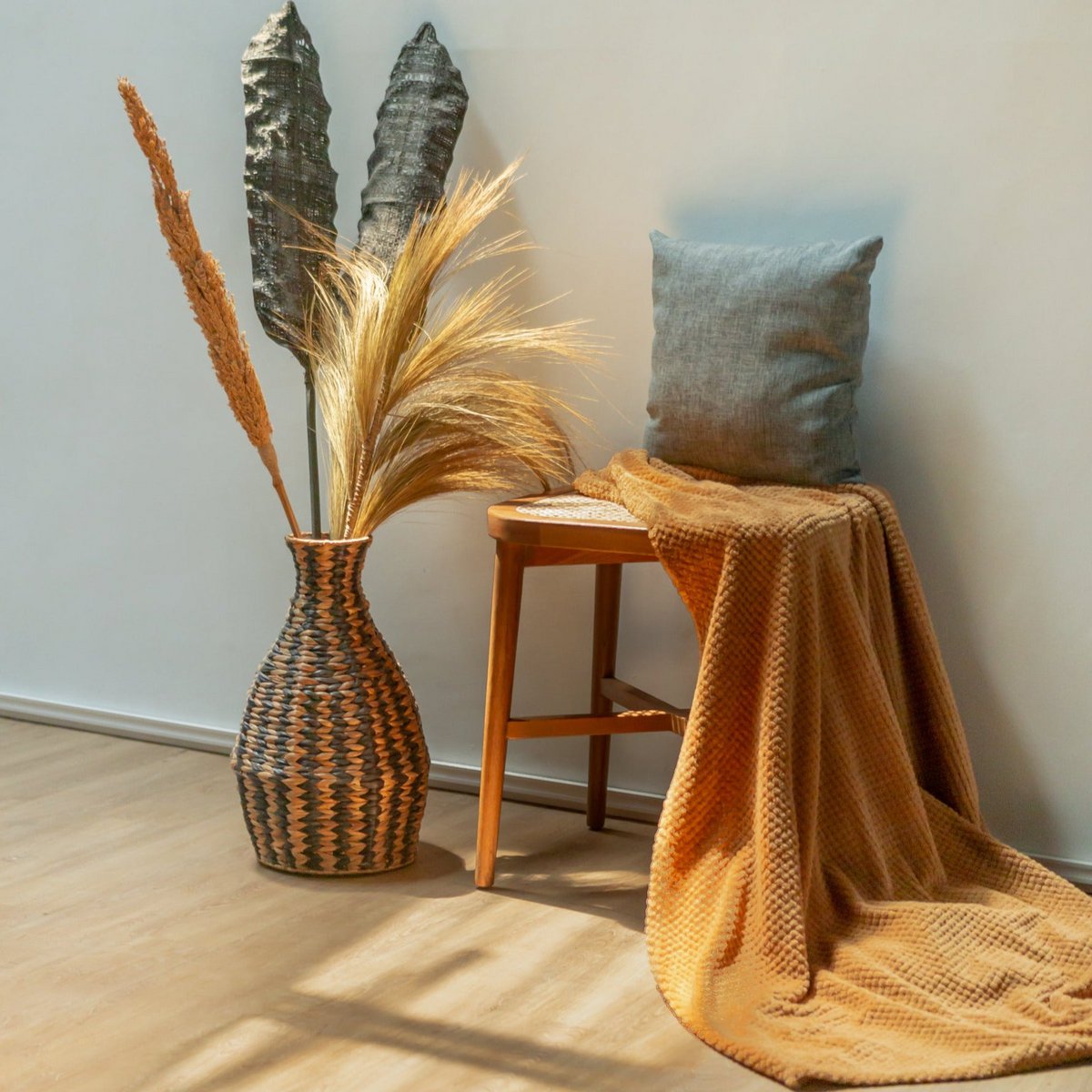 Woven Boho Vase DAYANA black made of Water Hyacinth