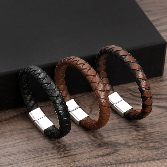 Stilvolles, geflochtenes Herrenarmband aus lederähnlichem veganem Material mit auffälligem Dekor-Design