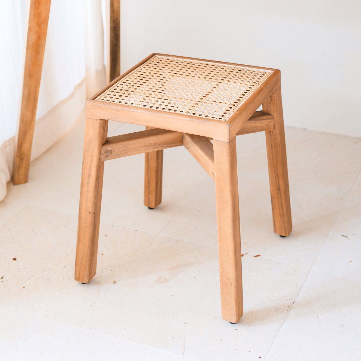 Wooden stool – solid rectangular stool – handmade square stool made of rain tree wood with woven rattan seat surface SUBANG