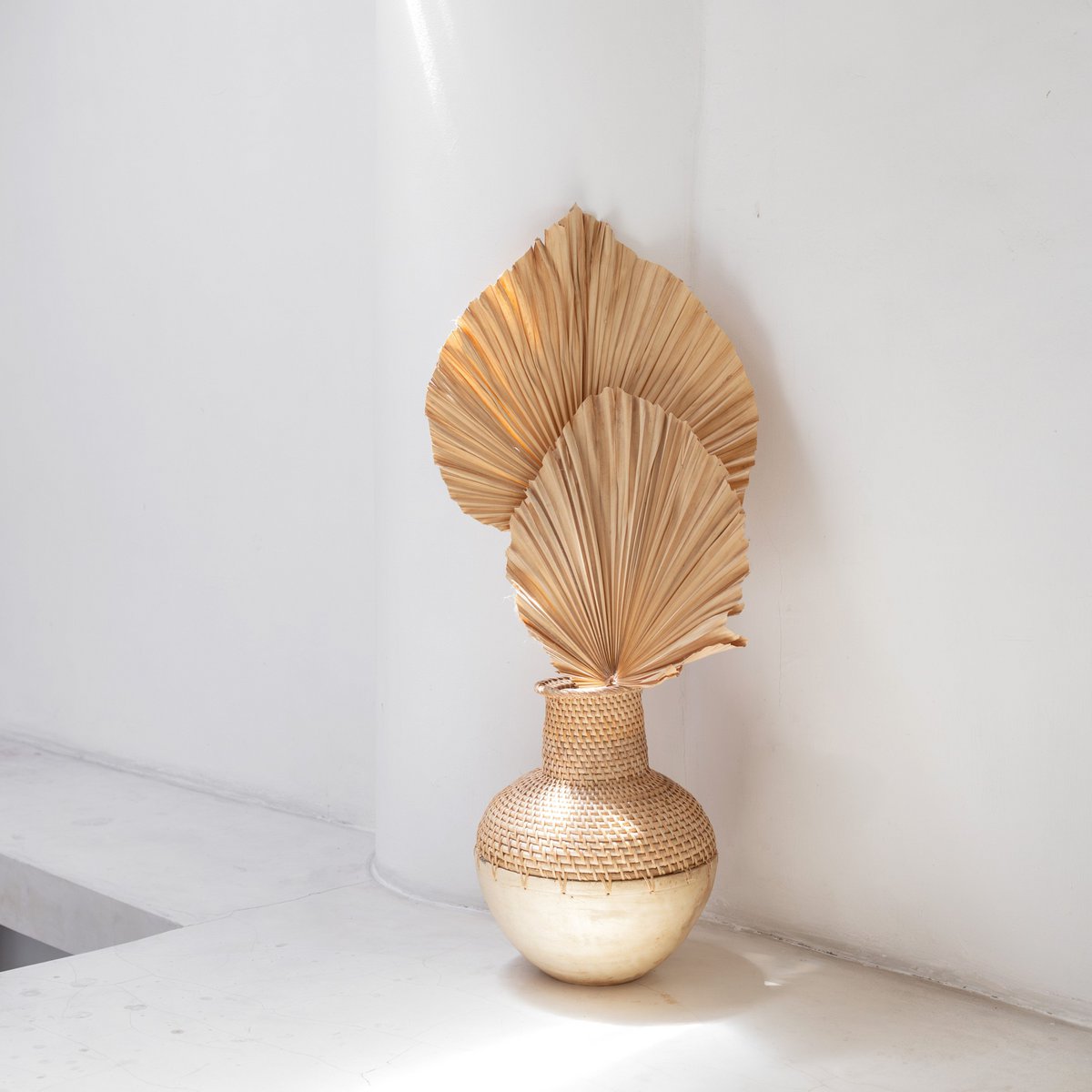 Woven Boho Vase KAMARI made of rattan and wood