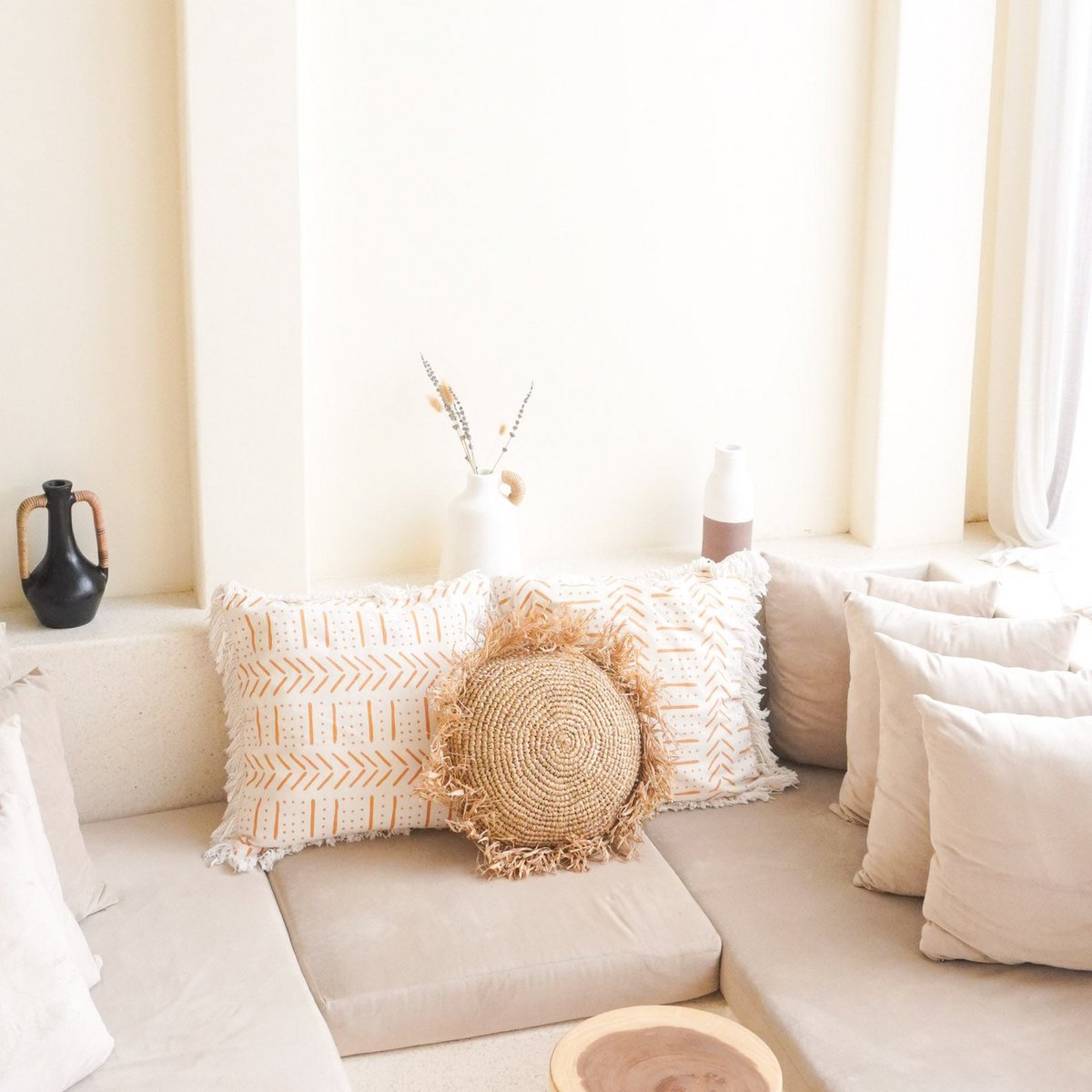 Round Boho Cushion with Fringes Decorative Cushion Ø40/50 cm Decorative Cushion of Raffia Sofa Cushion with Filling TARAKAN beige