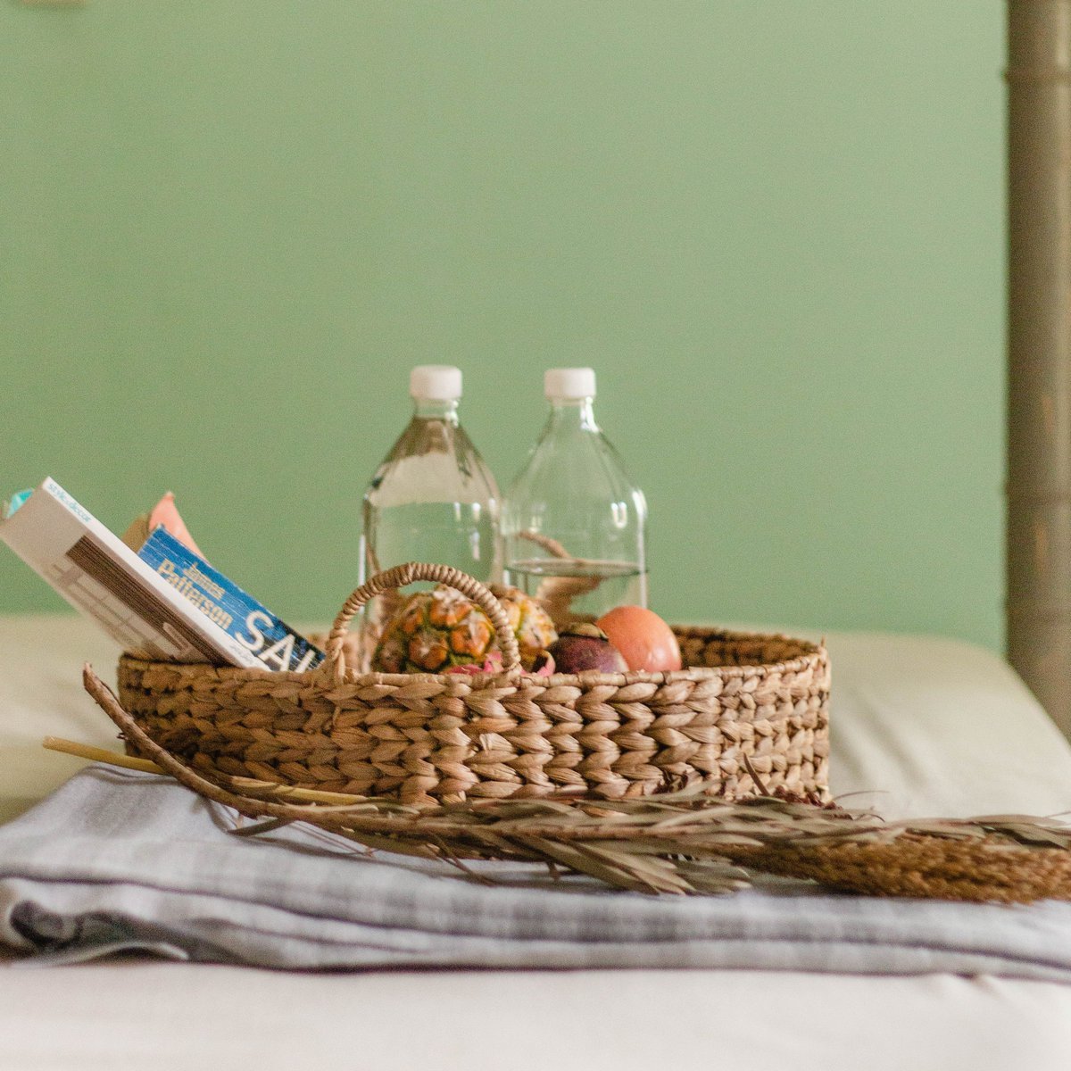 Decorative tray MATAHARI made of water hyacinth (3 sizes)