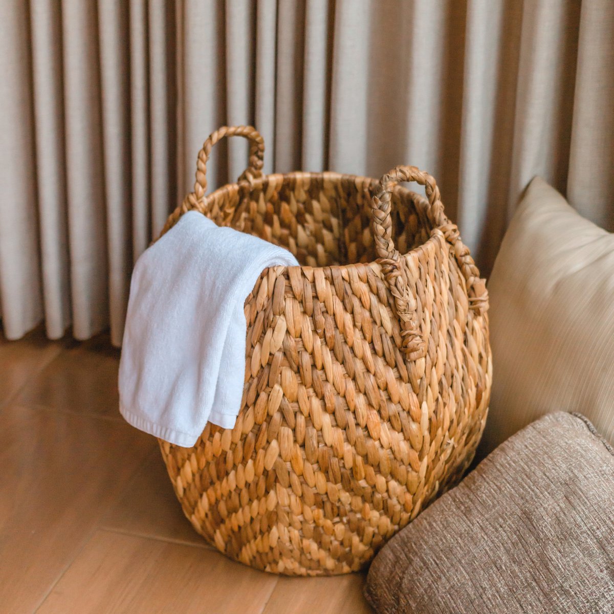 Large laundry basket storage basket decorative basket round basket basket WAYAG made of woven water hyacinth with beige and brown zigzag pattern
